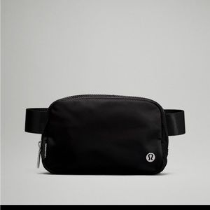 NWOT Lululemon belt bag